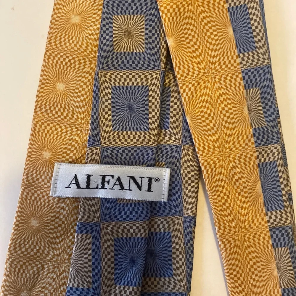 ALFANI Yellow Blue Geo Neck Tie 100% Silk Made USA $45 EUC